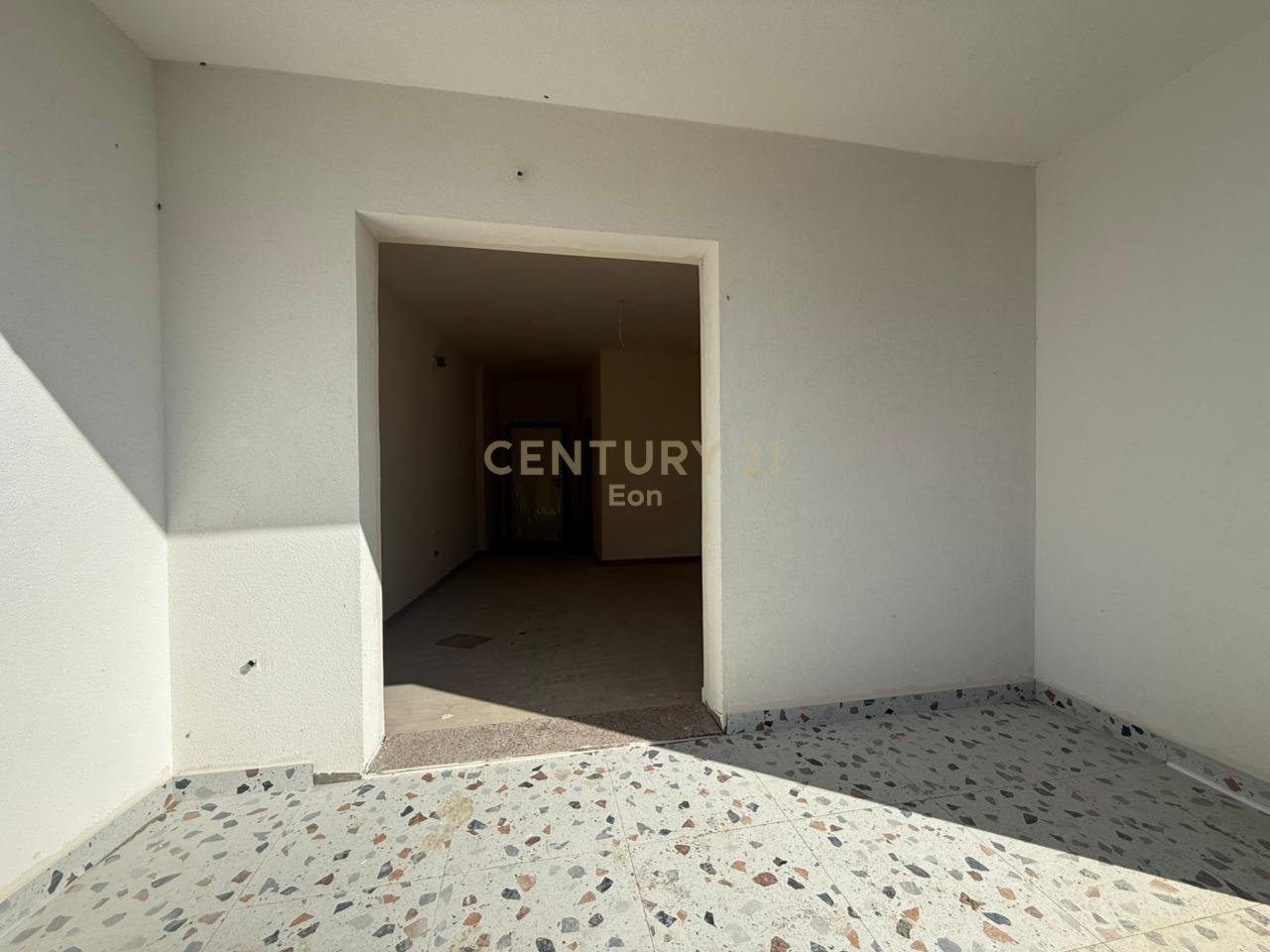 MONOLOCALE CON CORTILE IN VENDITA PRESSO "EON RESIDENCE" A GOLEM!