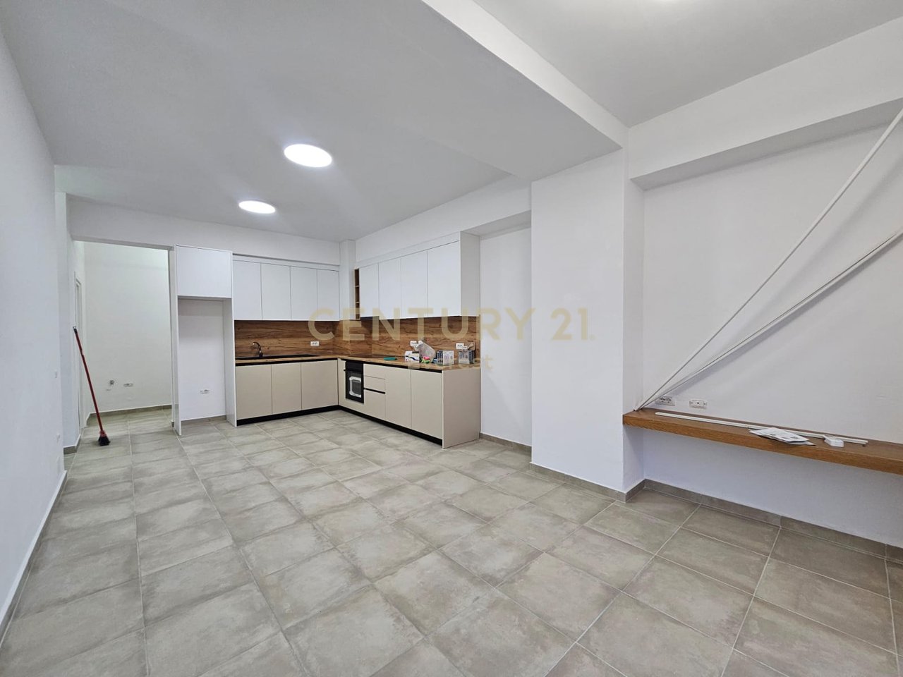 XHAMLLIKU, APARTAMENT 2+1+2+PARKIM PER QIRA