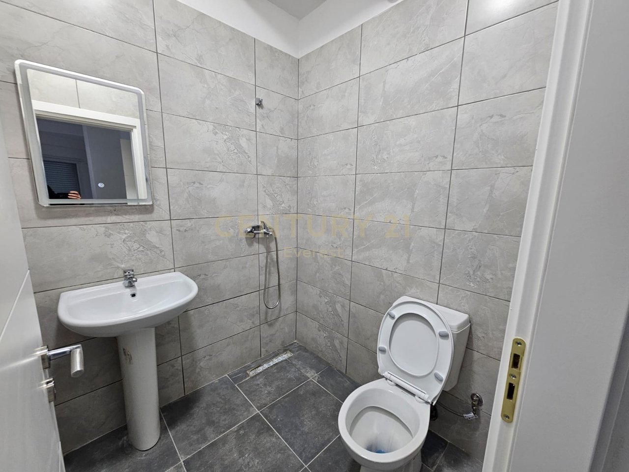 XHAMLLIKU, APARTAMENT 2+1+2+PARKIM PER QIRA