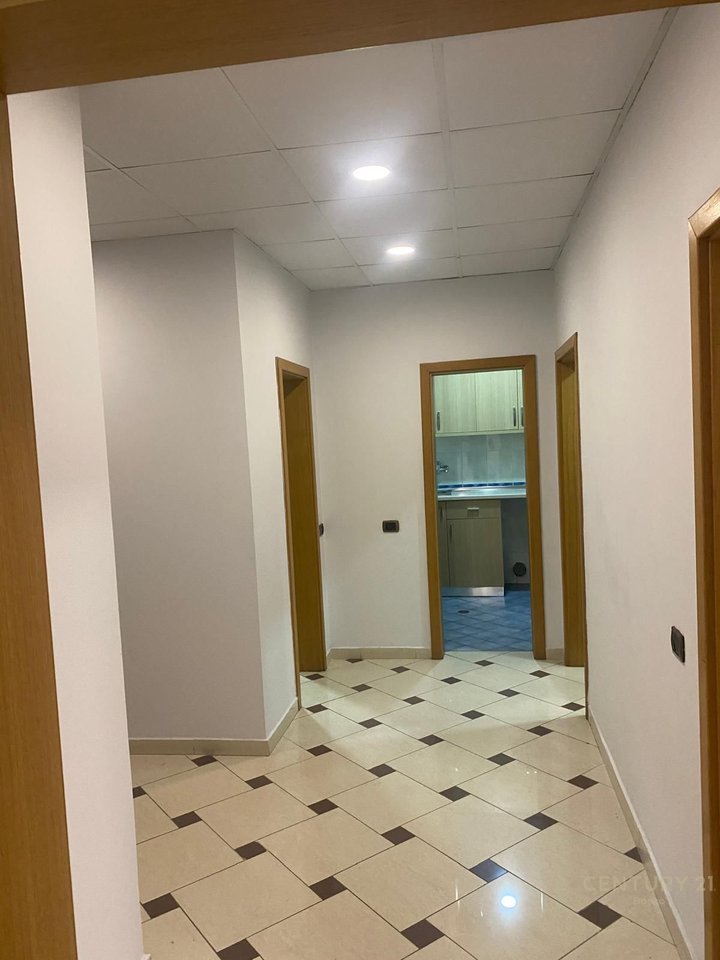 UFFICIO IN AFFITTO - ISH BLOK, TIRANA