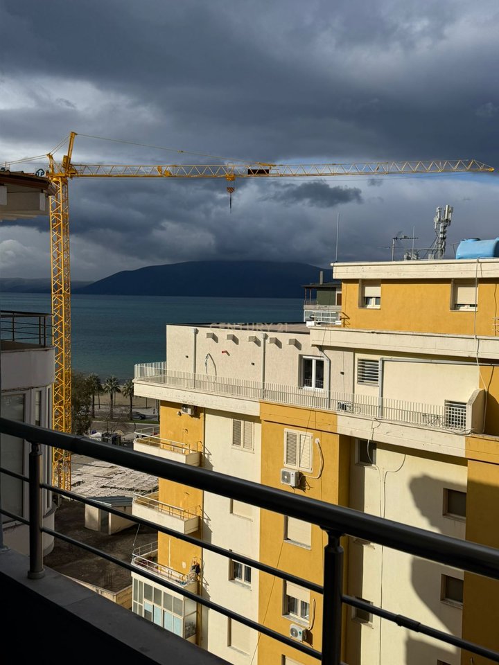 APARTAMENT 2 +1+2 I RINOVUAR DHE I MOBILUAR ME PAMJE PJESORE NGA DETI NE  LUNGOMARE!