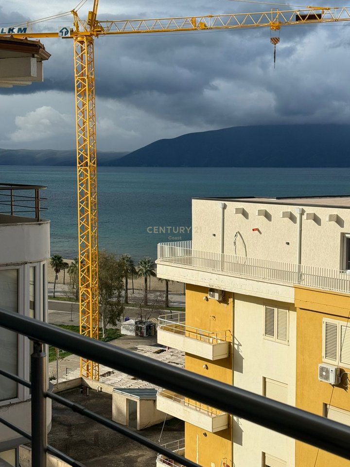 APARTAMENT 2 +1+2 I RINOVUAR DHE I MOBILUAR ME PAMJE PJESORE NGA DETI NE  LUNGOMARE!