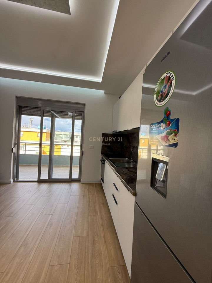 APARTAMENT 2 +1+2 I RINOVUAR DHE I MOBILUAR ME PAMJE PJESORE NGA DETI NE  LUNGOMARE!