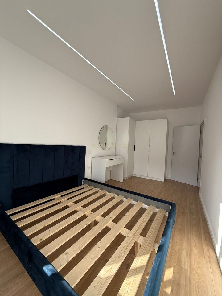 APARTAMENT 2 +1+2 I RINOVUAR DHE I MOBILUAR ME PAMJE PJESORE NGA DETI NE  LUNGOMARE!