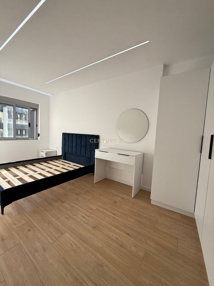 APARTAMENT 2 +1+2 I RINOVUAR DHE I MOBILUAR ME PAMJE PJESORE NGA DETI NE  LUNGOMARE!