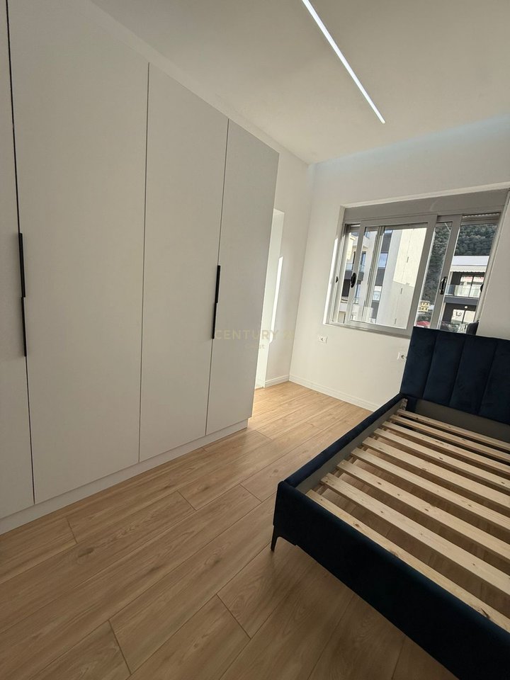 APARTAMENT 2 +1+2 I RINOVUAR DHE I MOBILUAR ME PAMJE PJESORE NGA DETI NE  LUNGOMARE!