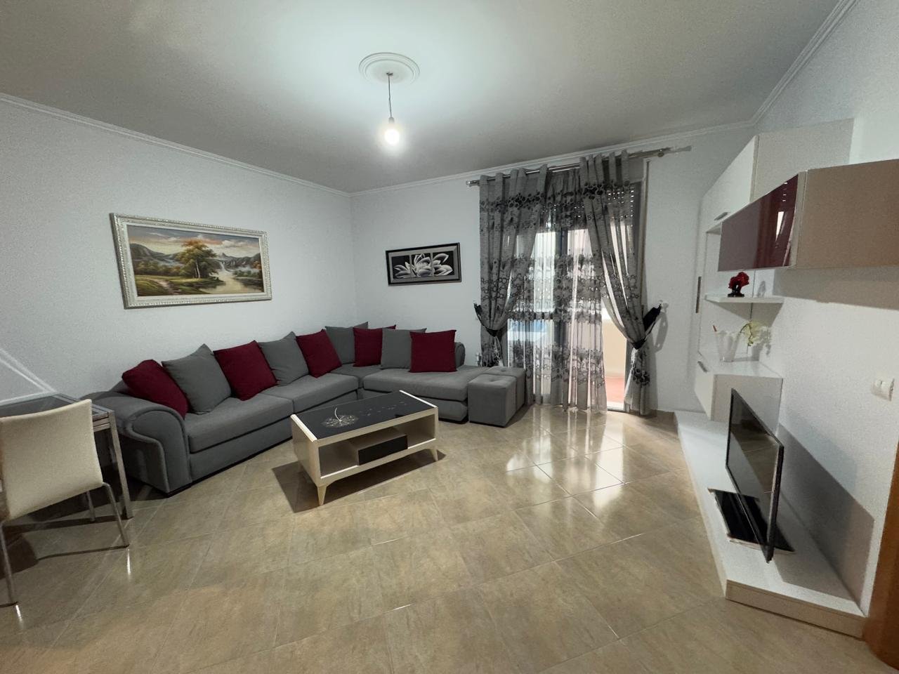APARTAMENT 2+2 PER QIRA,NE LUNGOMARE!