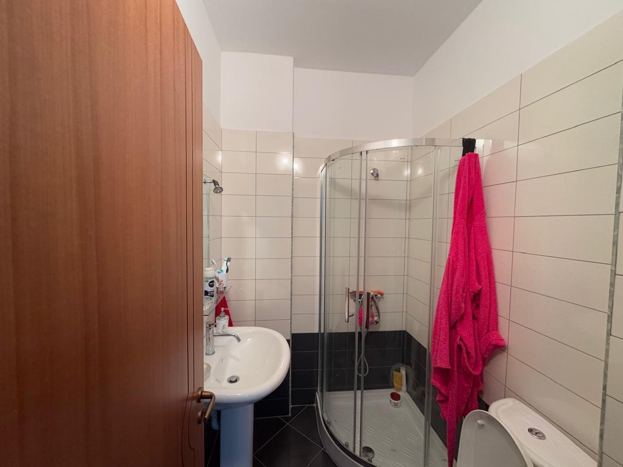 APARTAMENT 2+2 PER QIRA,NE LUNGOMARE!