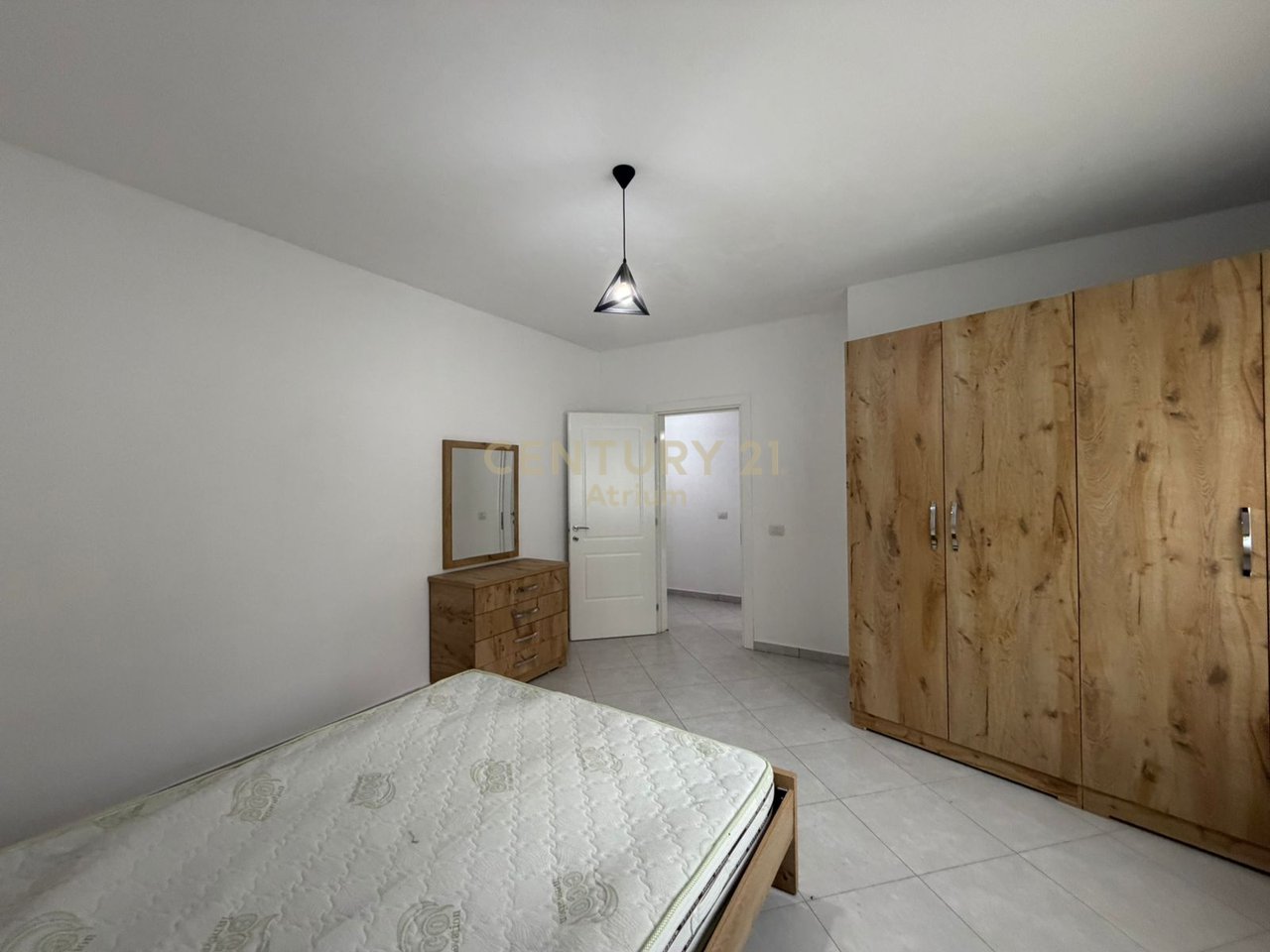 OKAZION SHITET APARTAMENTI 1+1  PRANE KOMPLEKS FRATARI , KOPSHTI BOTANIK!