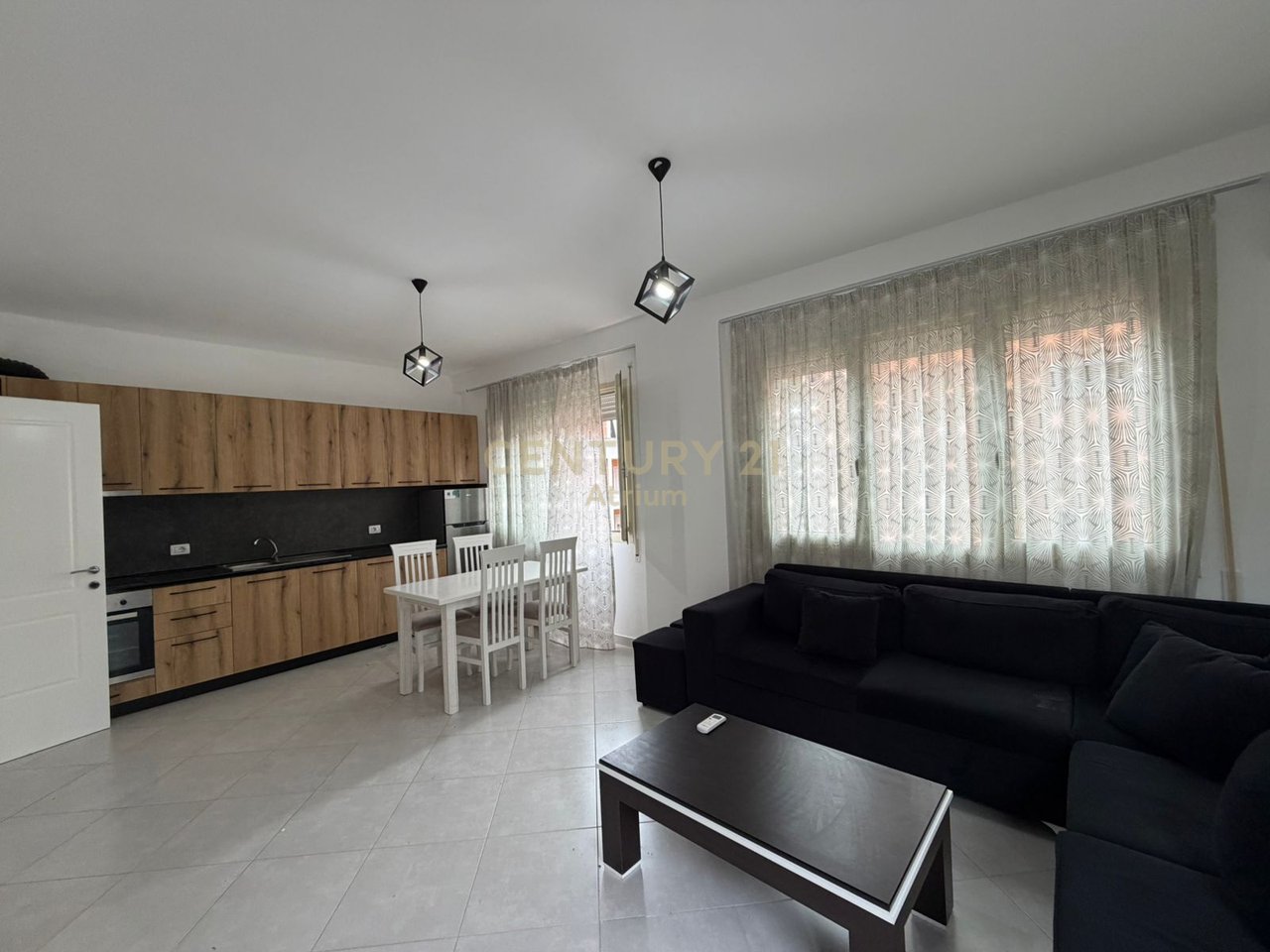 OKAZION SHITET APARTAMENTI 1+1  PRANE KOMPLEKS FRATARI , KOPSHTI BOTANIK!