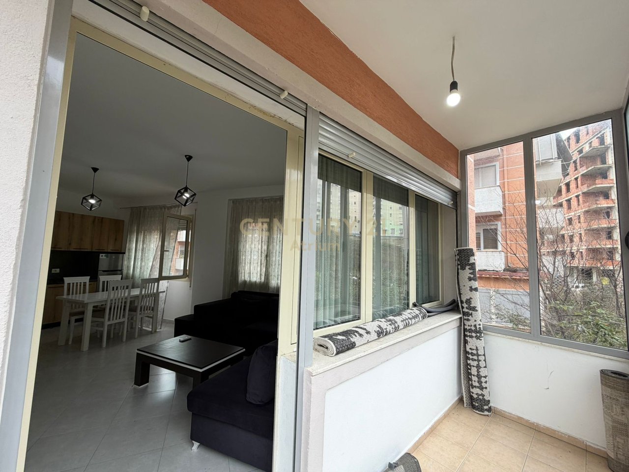 OKAZION SHITET APARTAMENTI 1+1  PRANE KOMPLEKS FRATARI , KOPSHTI BOTANIK!