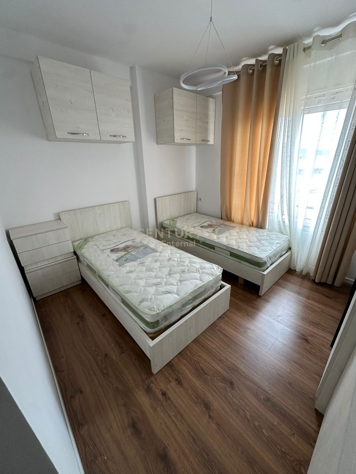 Selite - Jepet me qera 2+1 Prane Xhamise