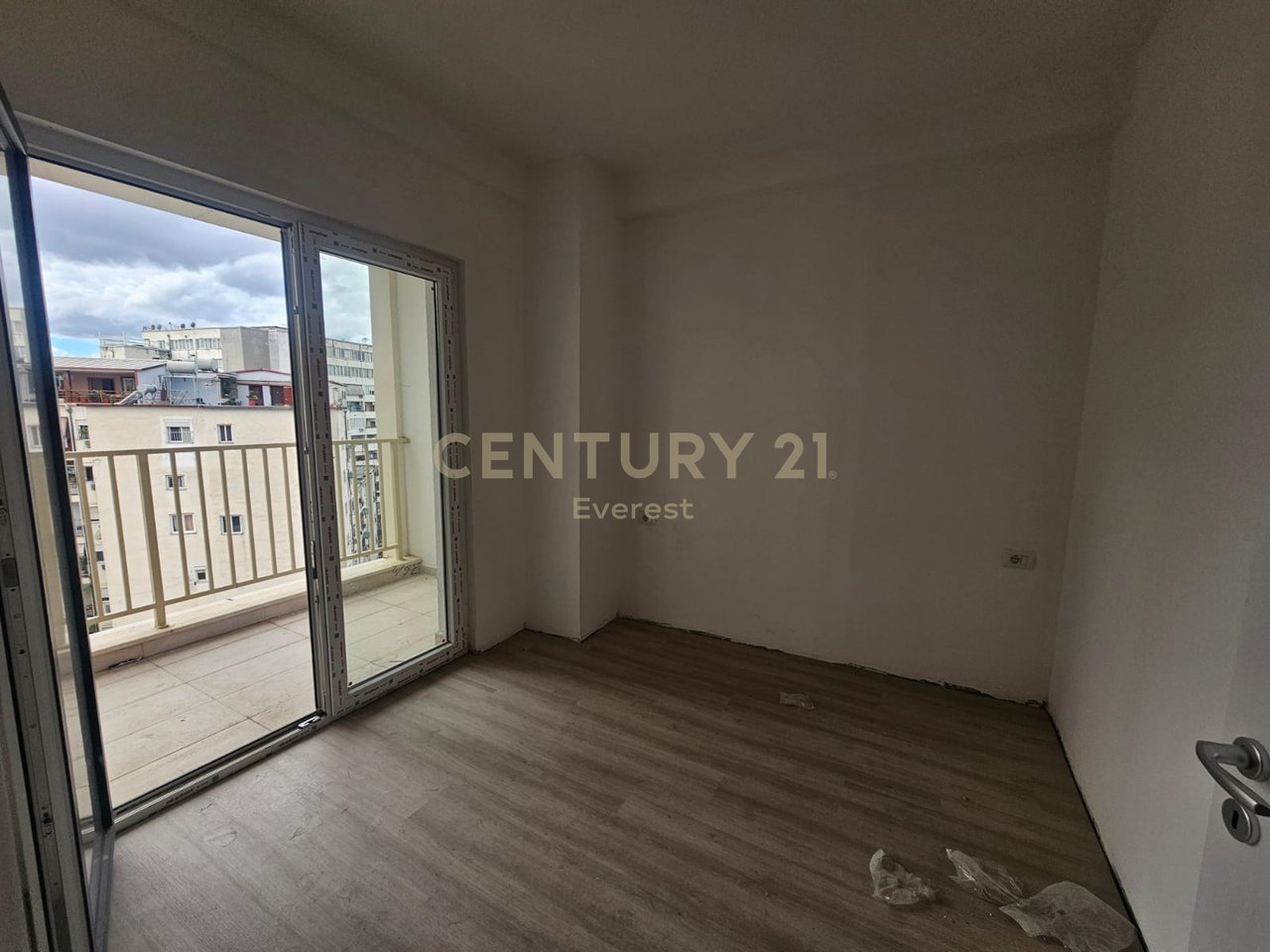 ZOGU I ZI, 1+1 APARTMENT FOR SALE