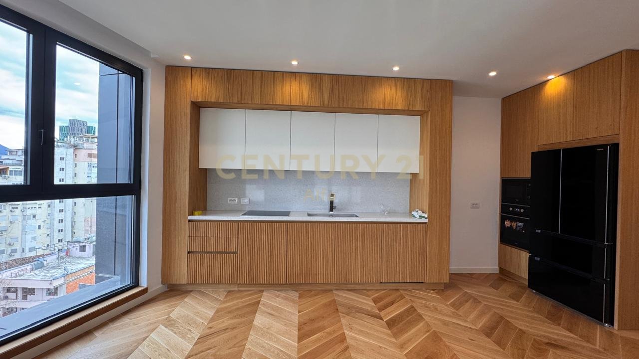 Jepet me qira SUPER PENTHOUSE me pishinë private!