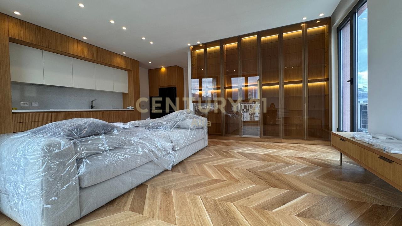 Jepet me qira SUPER PENTHOUSE me pishinë private!