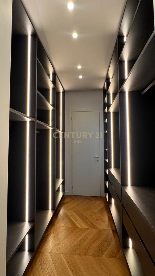 Jepet me qira SUPER PENTHOUSE me pishinë private!