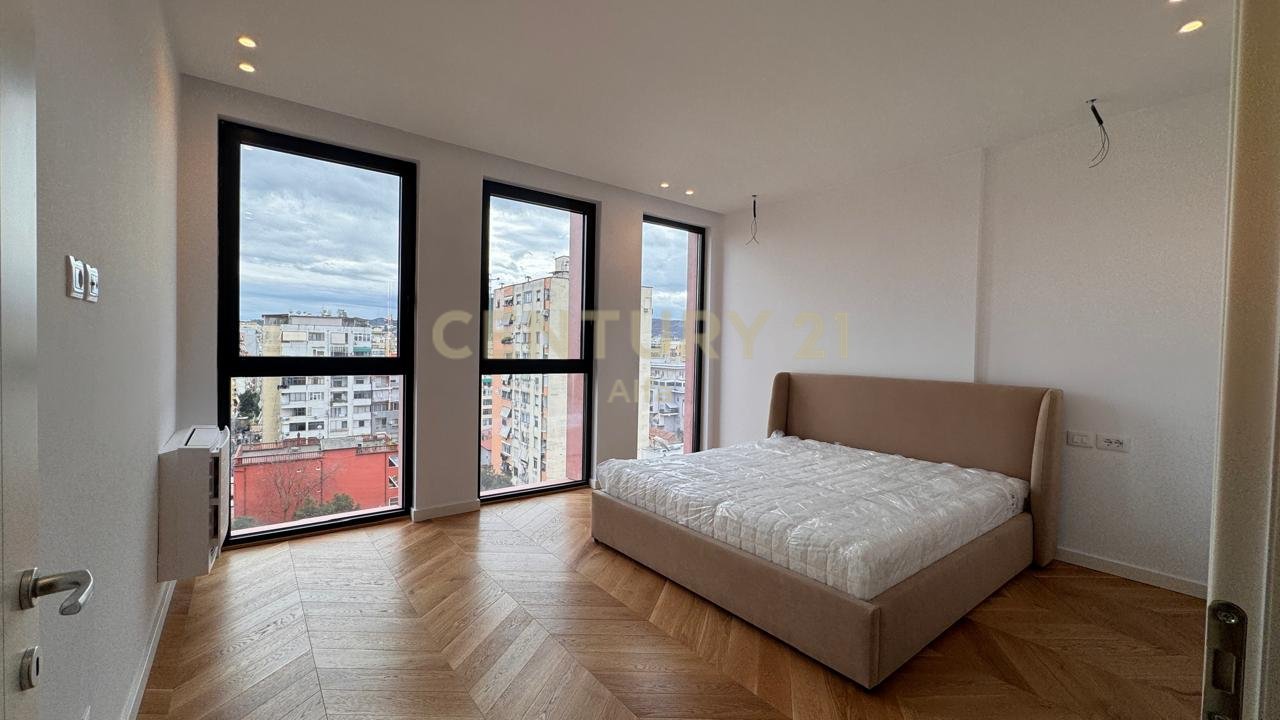 Jepet me qira SUPER PENTHOUSE me pishinë private!