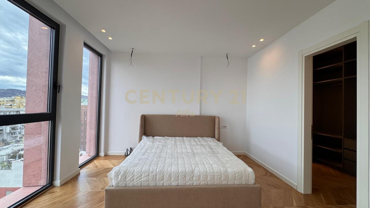 Jepet me qira SUPER PENTHOUSE me pishinë private!