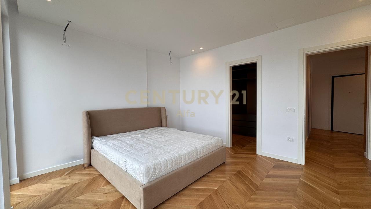 Jepet me qira SUPER PENTHOUSE me pishinë private!