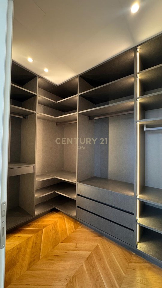 Jepet me qira SUPER PENTHOUSE me pishinë private!