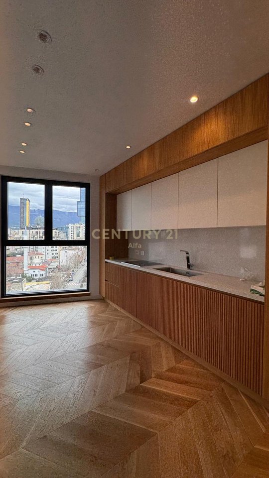 Jepet me qira SUPER PENTHOUSE me pishinë private!