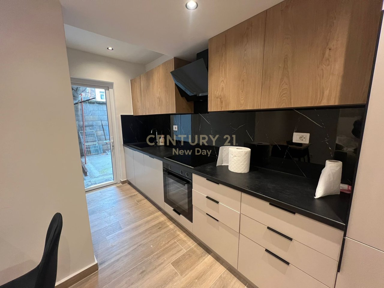 LOFT FOR RENT NEAR PRANVERA SQUARE!