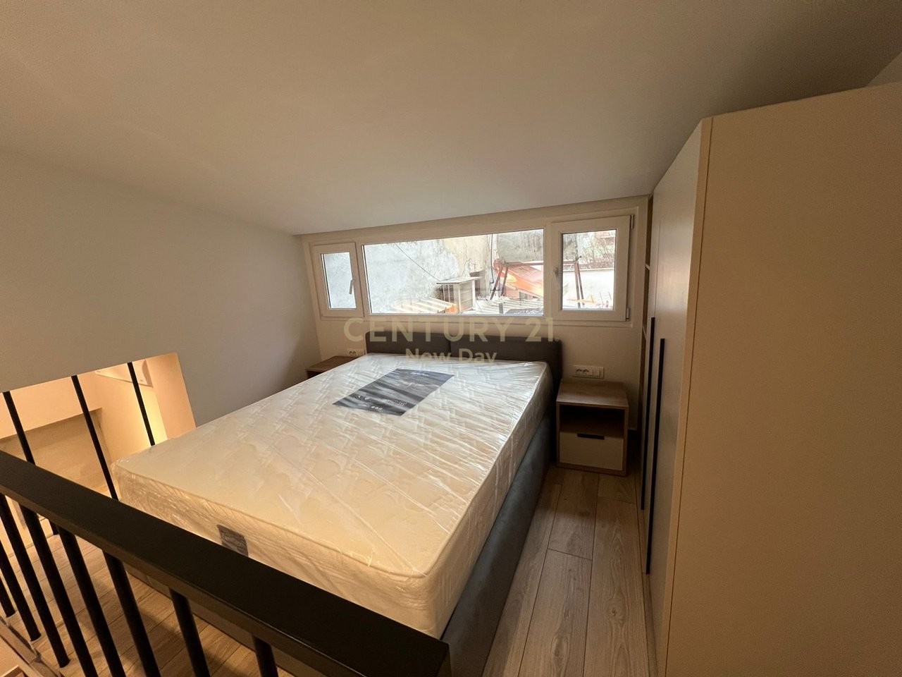 LOFT FOR RENT NEAR PRANVERA SQUARE!