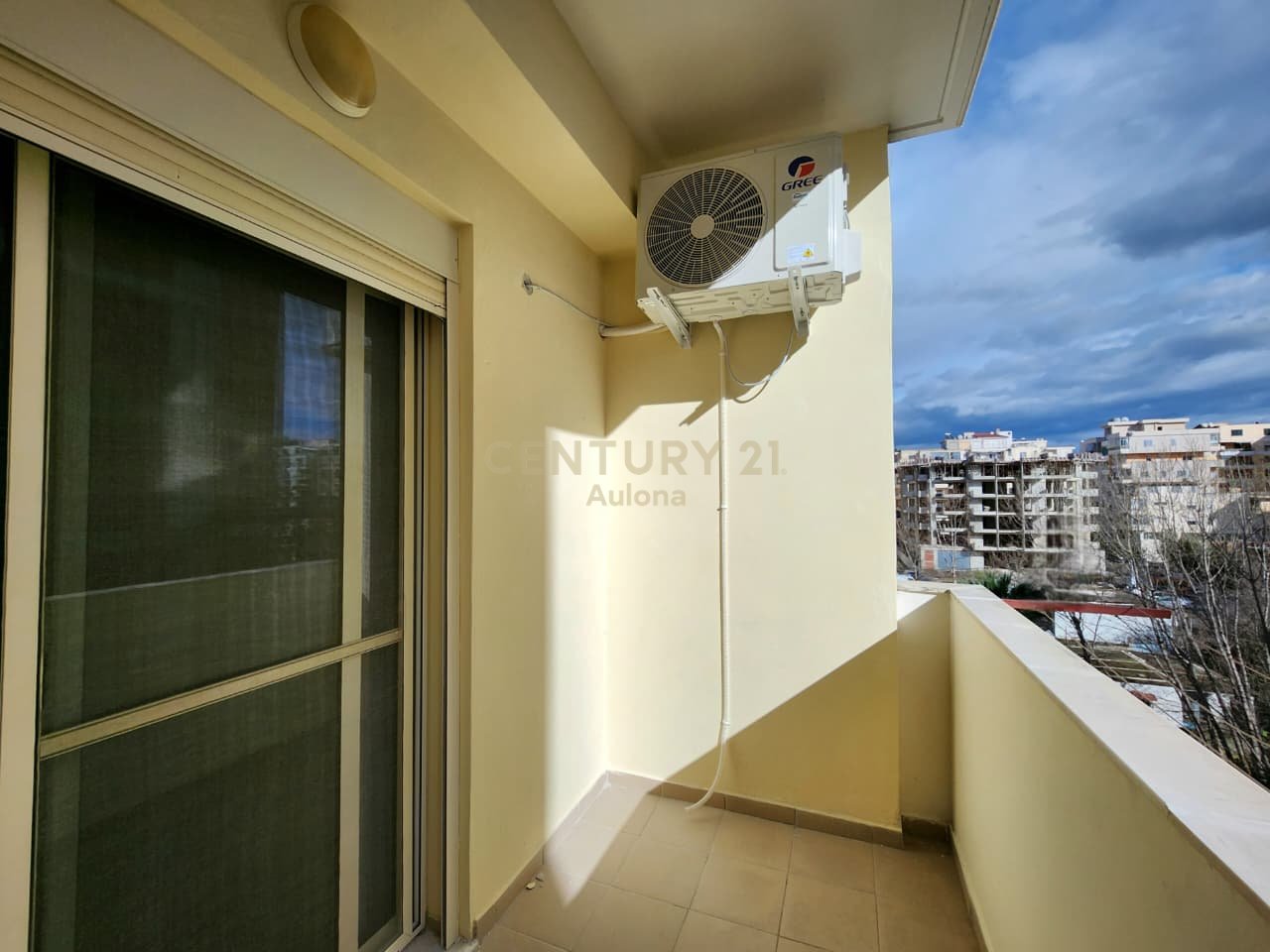 Apartament 2+1 me Qira pranë Parkut Aulona