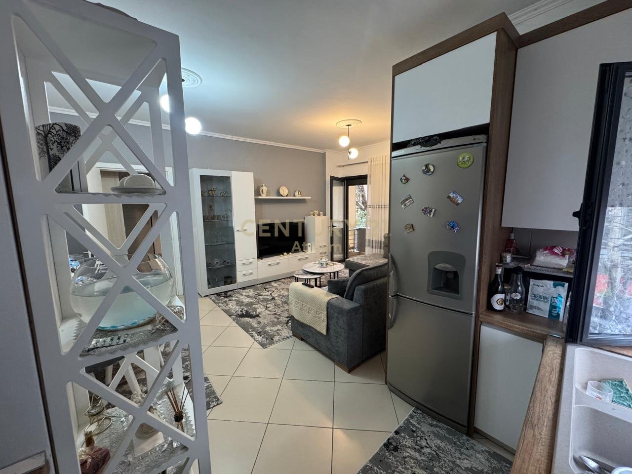 SHITET APARTAMENTI 1+1 PRANE TREGUT TE RI ELEKTRIK !