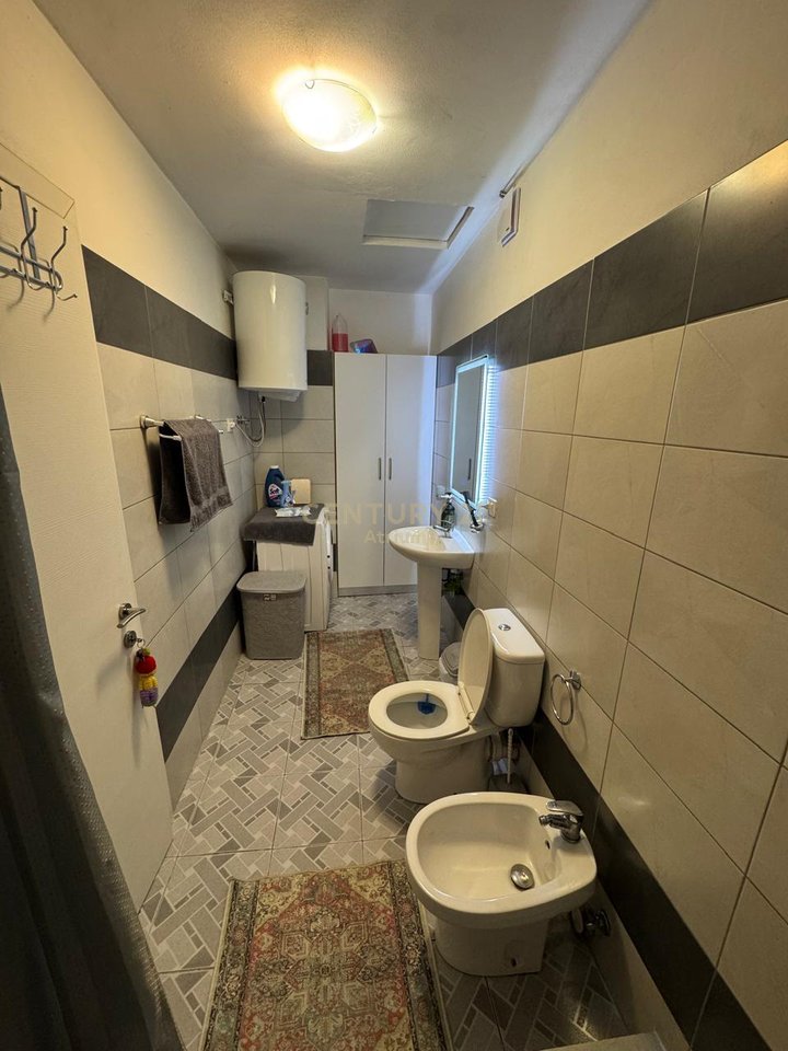 SHITET APARTAMENTI 1+1 PRANE TREGUT TE RI ELEKTRIK !