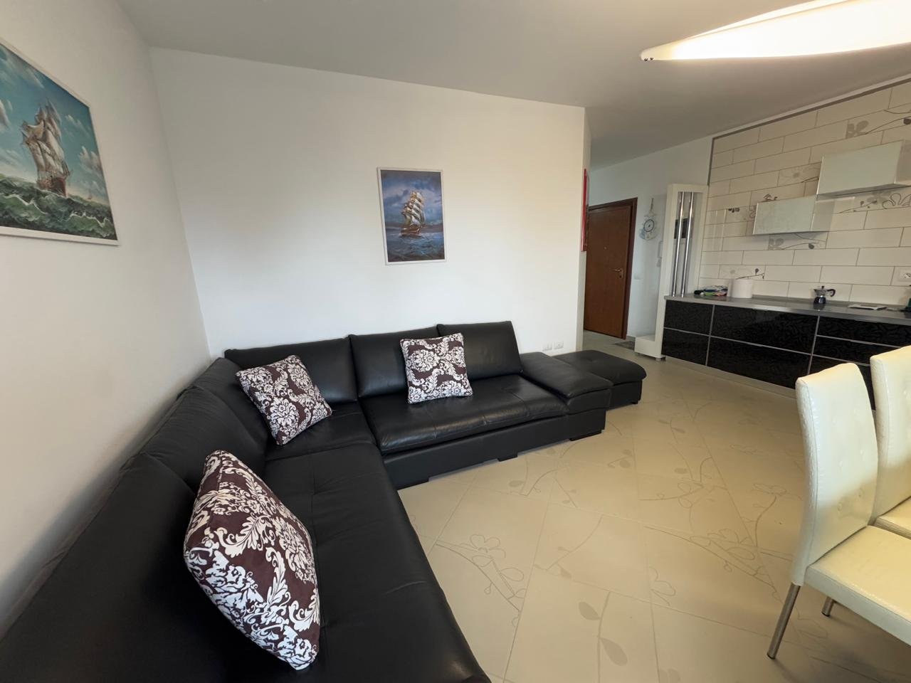 JEPET PER QIRA APARTAMENT 2+1+VERANDE,ME PAMJE NE DET!