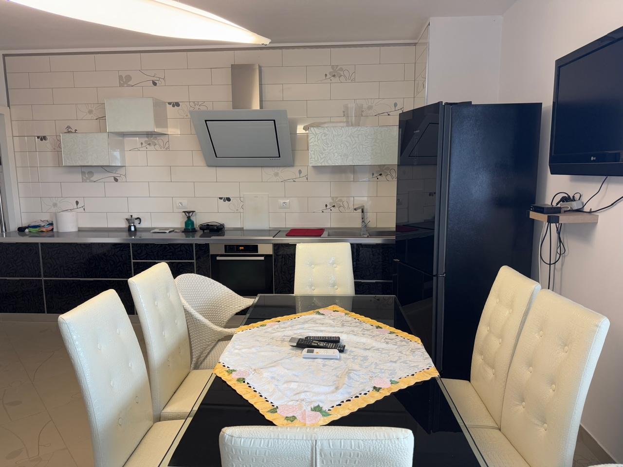 JEPET PER QIRA APARTAMENT 2+1+VERANDE,ME PAMJE NE DET!