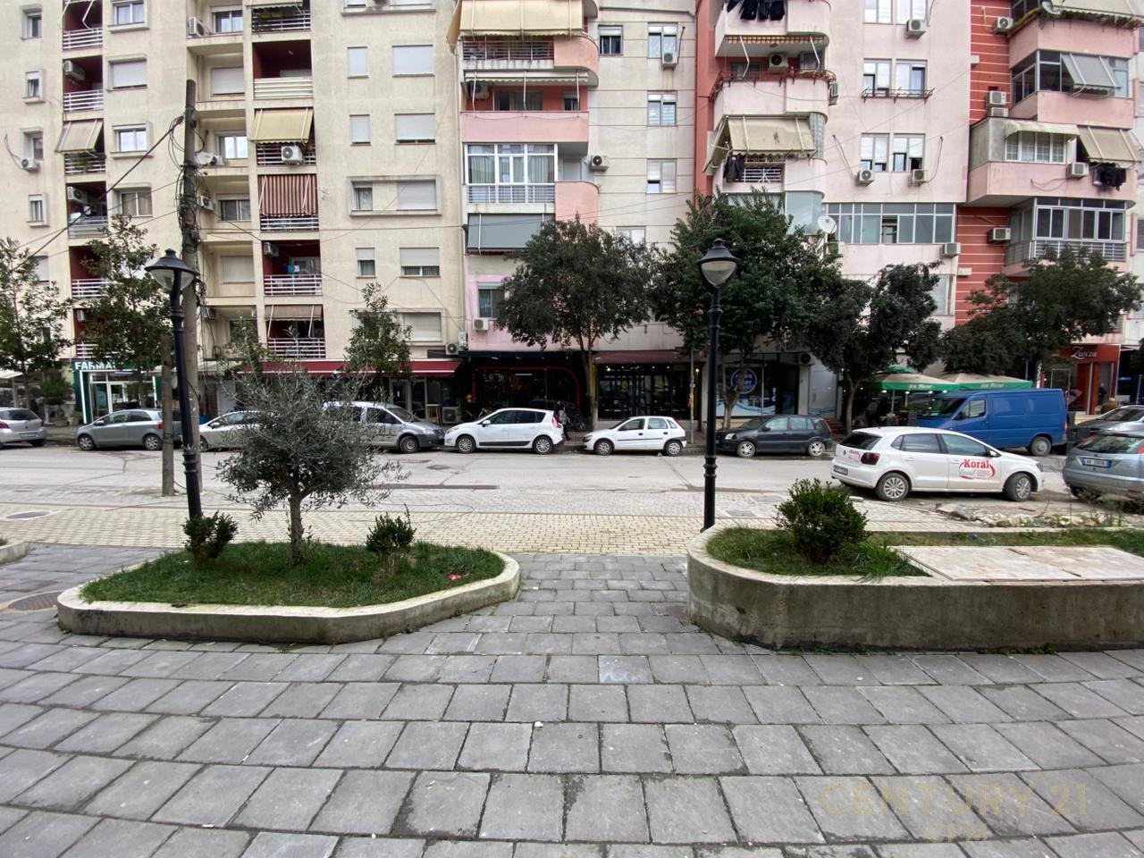 EKSKLUZIVE ! KOMUNA E PARISIT NJESI KOMERCIALE ME QIRA BUZE RRUGE