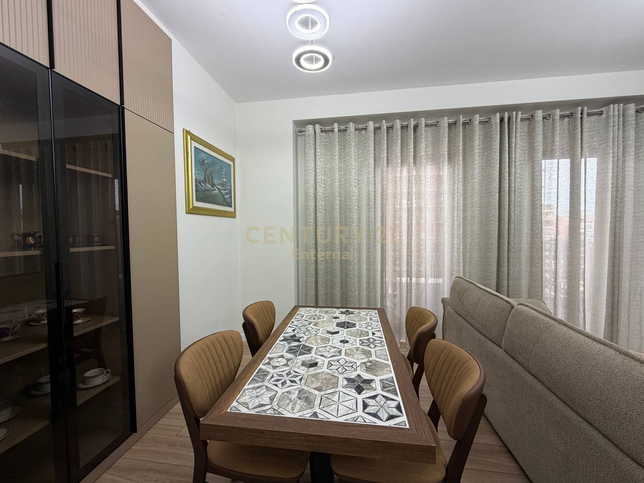 Apartament 3+1+Parkim per qira ne Garden Building