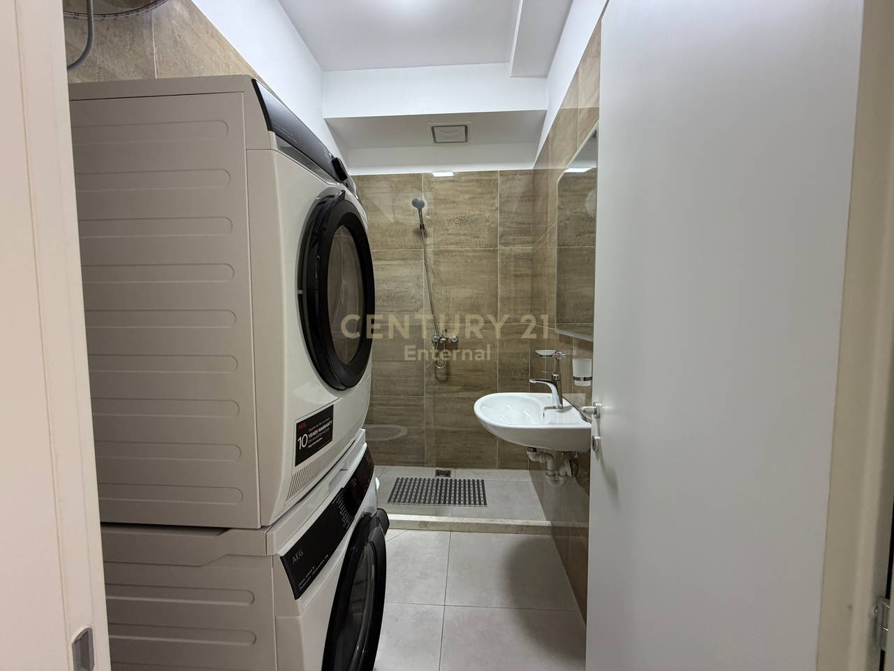 Apartament 3+1+Parkim per qira ne Garden Building