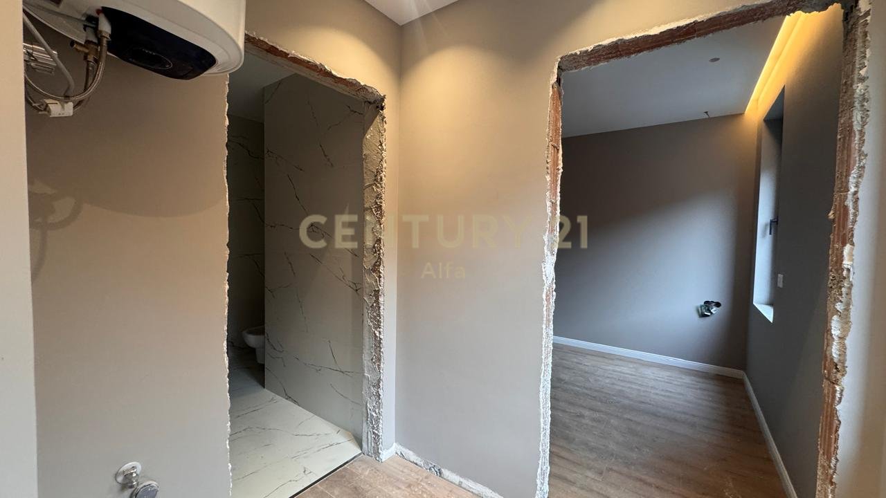 1+1 furnished apartment for sale in Xheluks Complex, Elbasan Street!