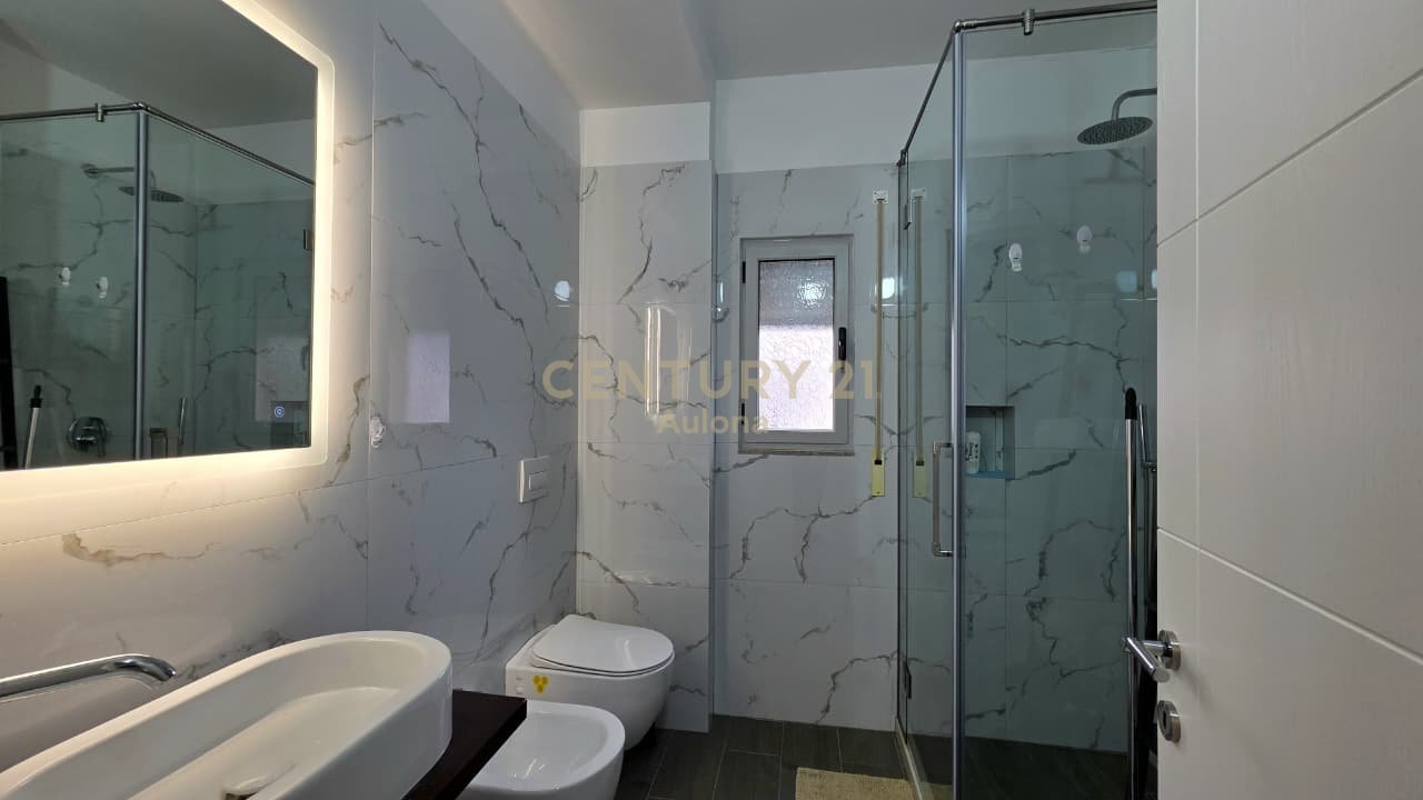 JEPET ME QERA APARTAMENT 2+1 ME PAMJE NE DET NE LUNGOMARE 1