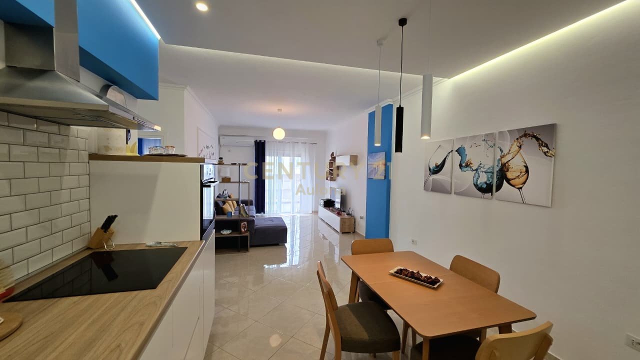 JEPET ME QERA APARTAMENT 2+1 ME PAMJE NE DET NE LUNGOMARE 1