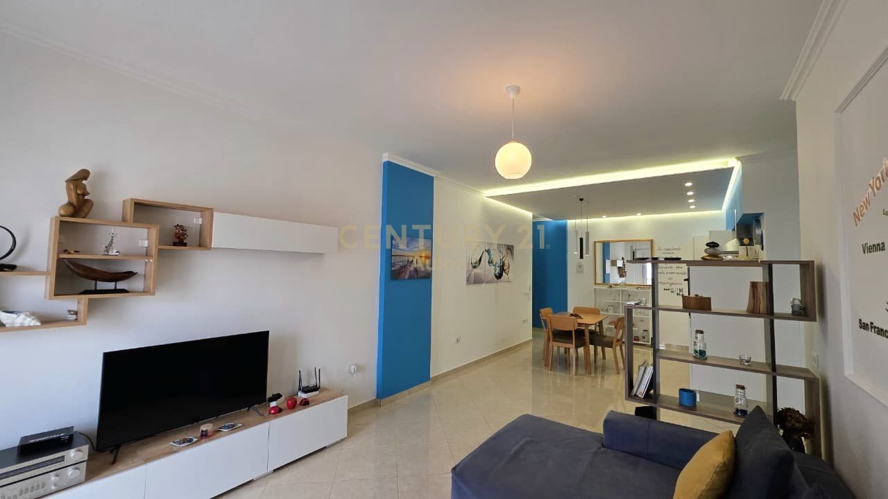 JEPET ME QERA APARTAMENT 2+1 ME PAMJE NE DET NE LUNGOMARE 1