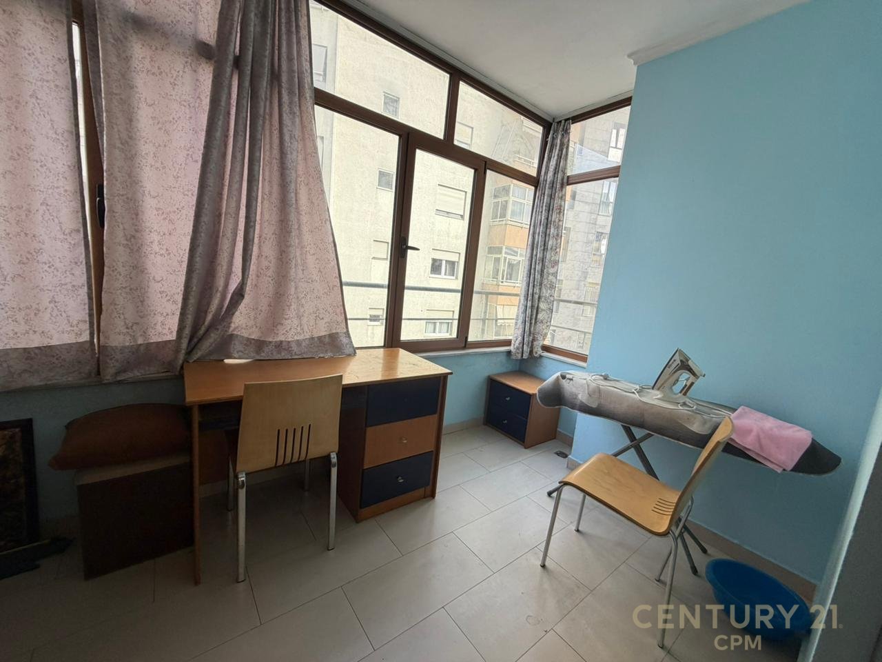 Shitet apartament 1+1 prane Pazarit te Ri!