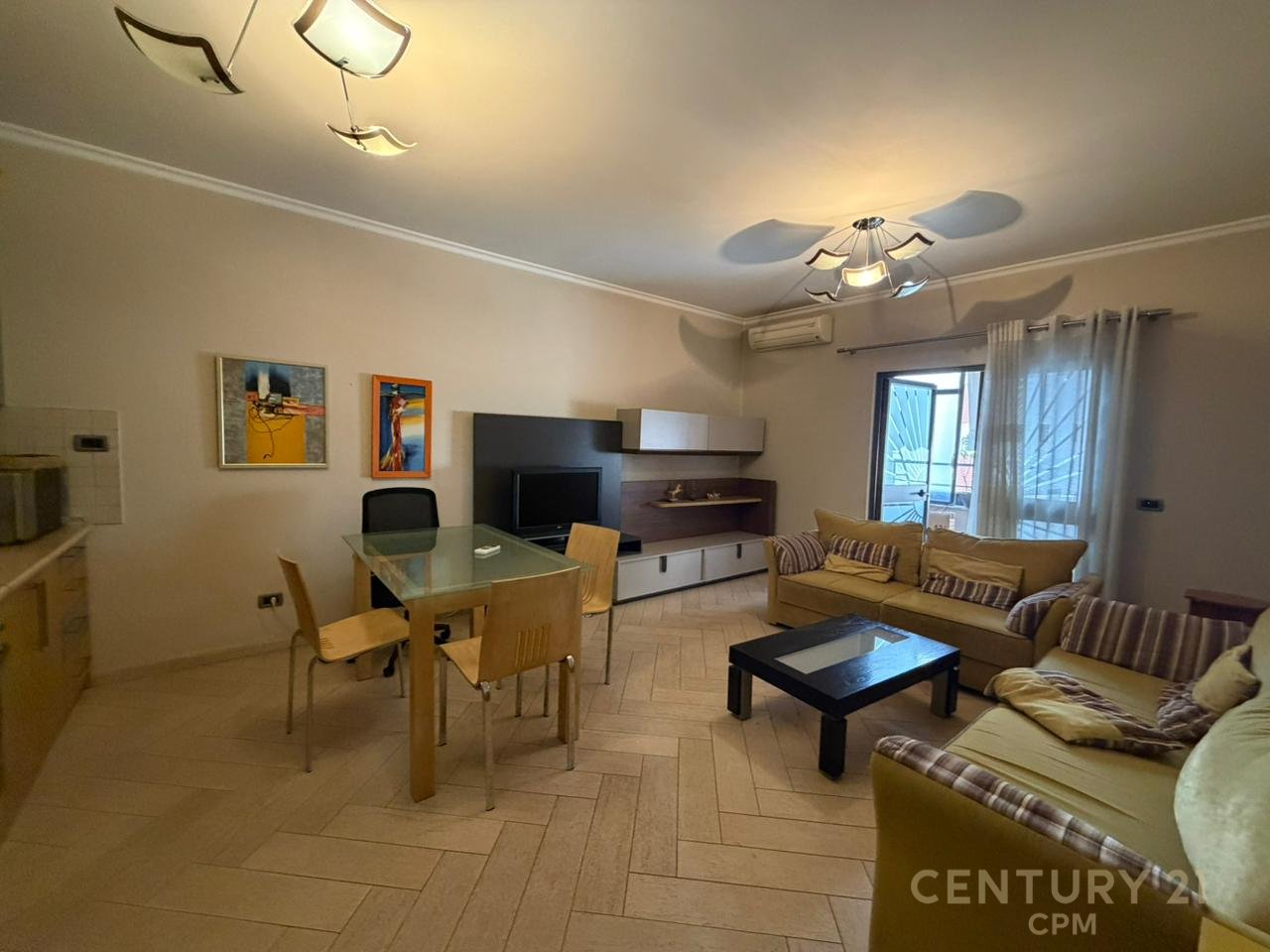 Shitet apartament 1+1 prane Pazarit te Ri!