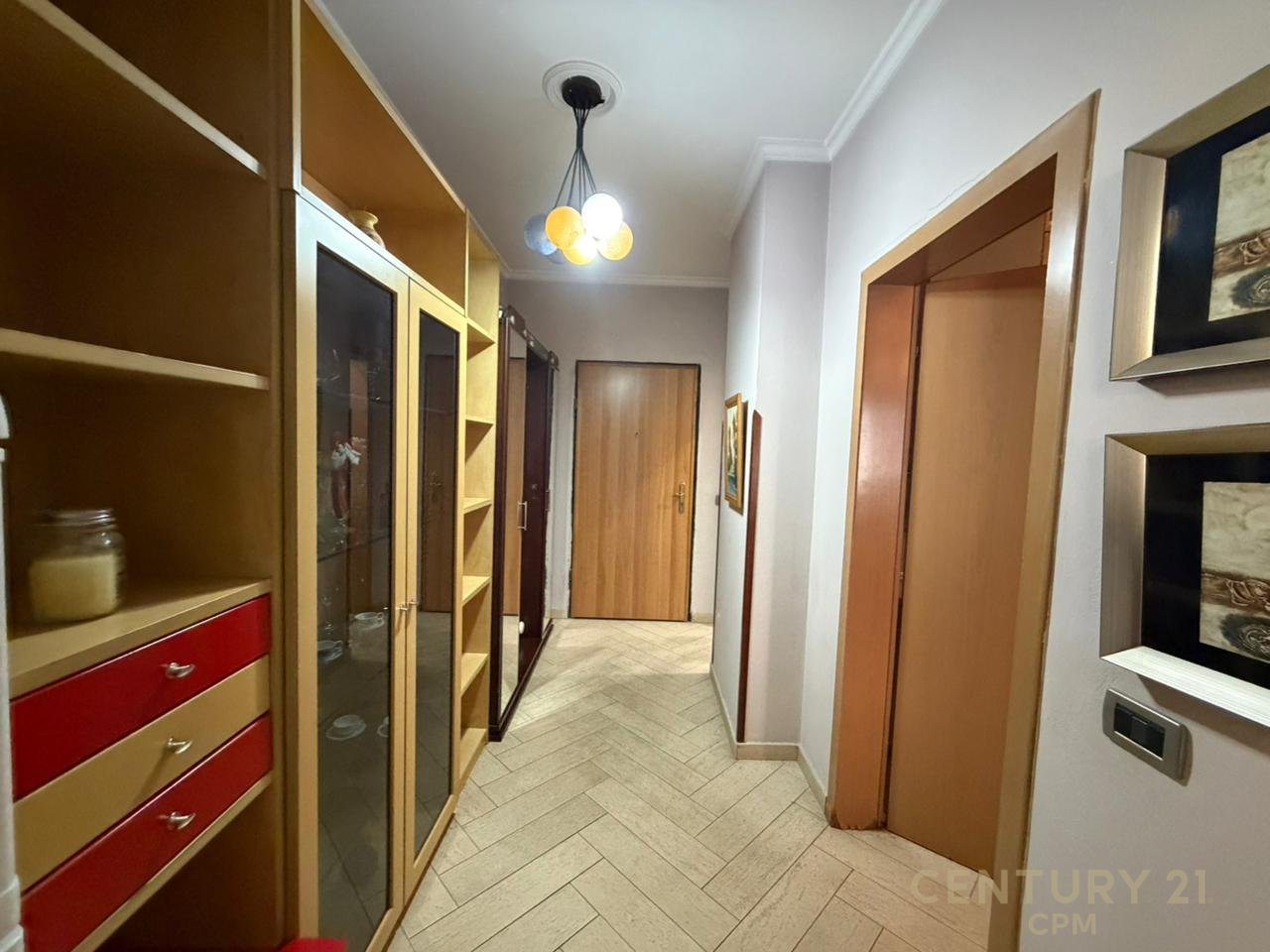 Shitet apartament 1+1 prane Pazarit te Ri!