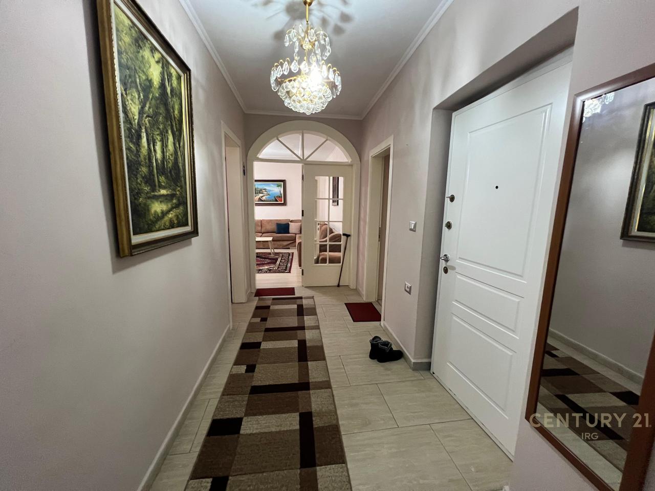 APPARTAMENTO 2+1 CON CUCINA SEPARATA IN VIA KAVAJA!