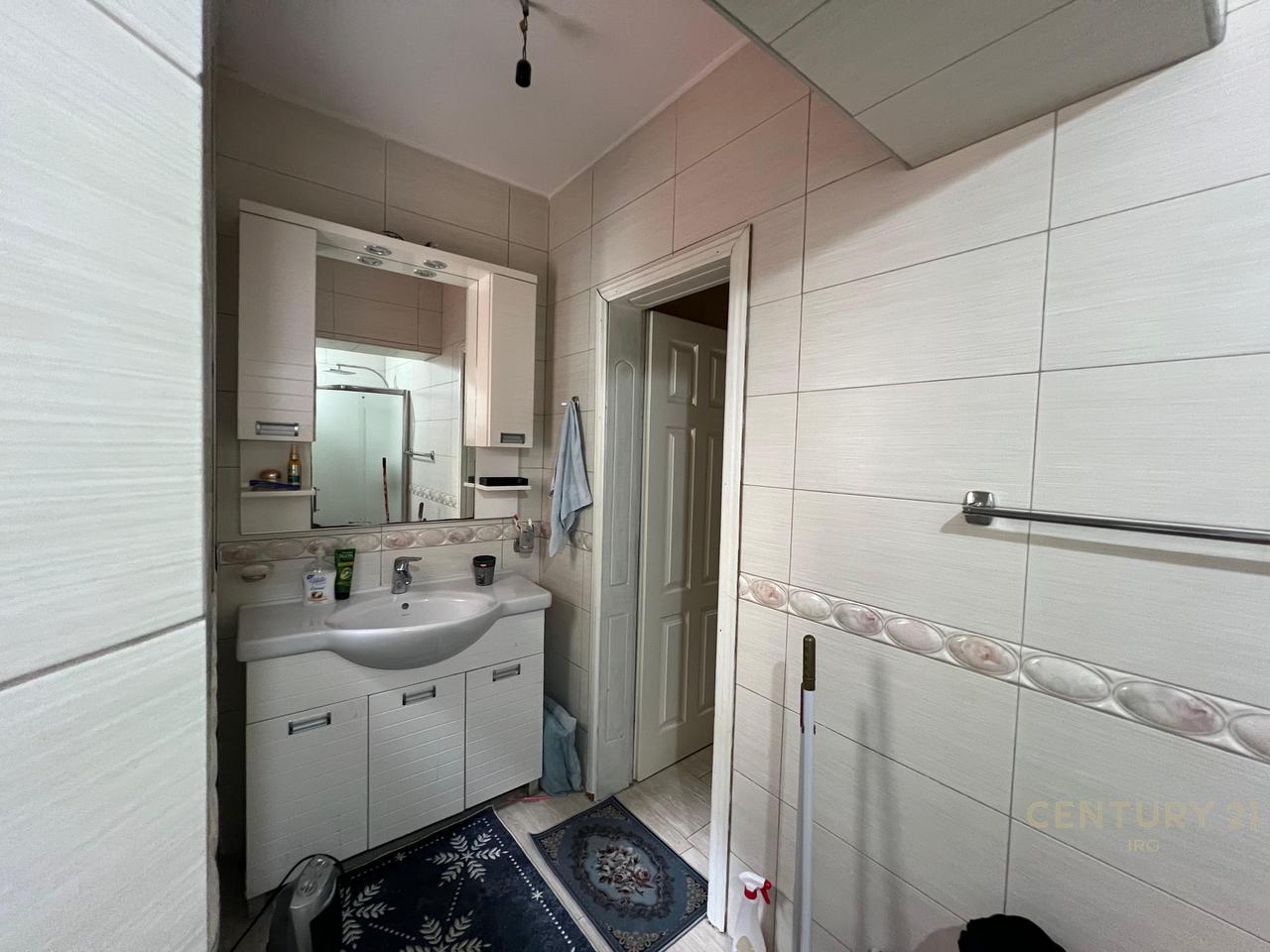 APPARTAMENTO 2+1 CON CUCINA SEPARATA IN VIA KAVAJA!