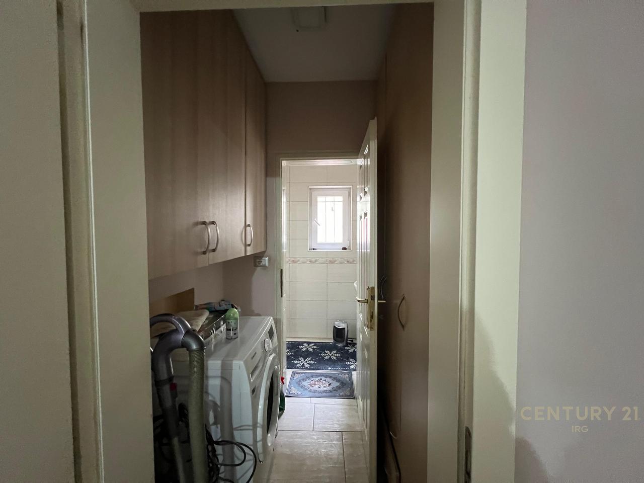 APPARTAMENTO 2+1 CON CUCINA SEPARATA IN VIA KAVAJA!