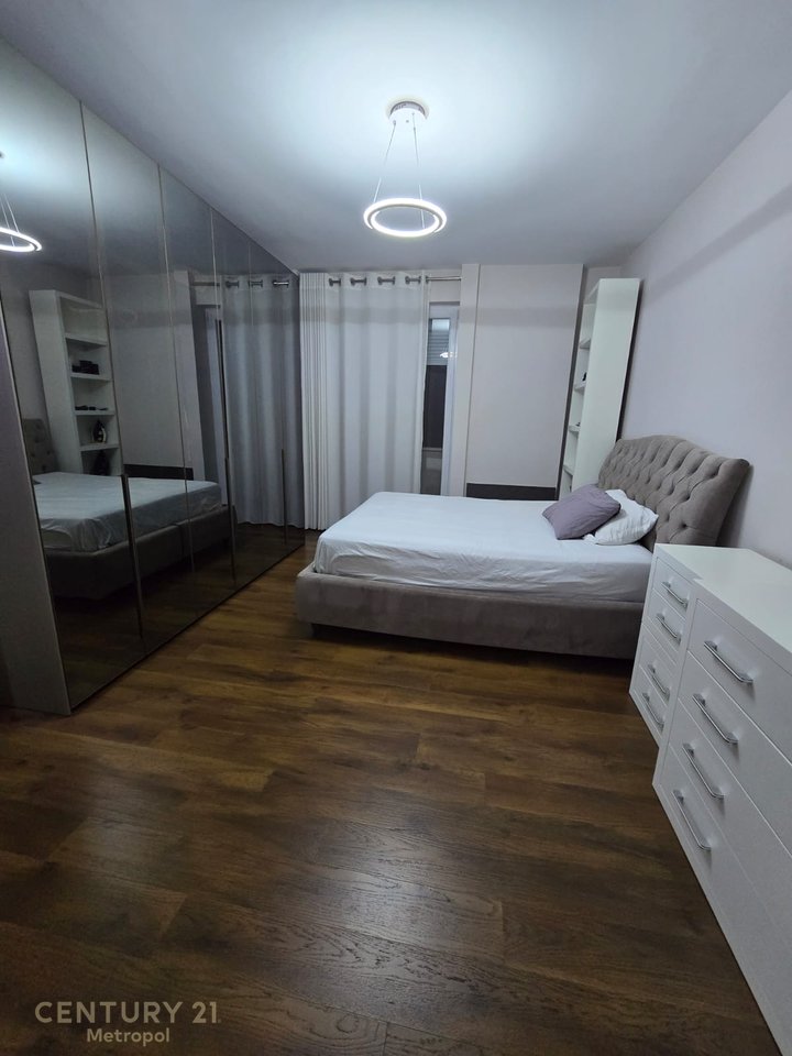 Apartament 2+1+2 + Post Parkimi 
Per Qira, Stadiumi Selman Stermasi  Tiranë