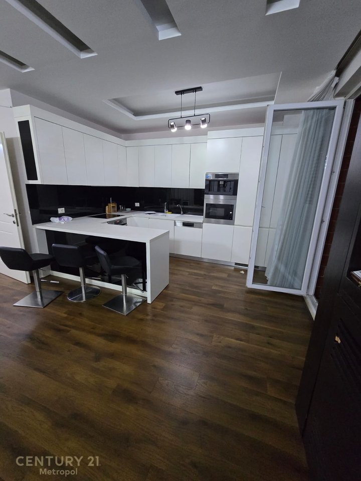 Apartament 2+1+2 + Post Parkimi 
Per Qira, Stadiumi Selman Stermasi  Tiranë