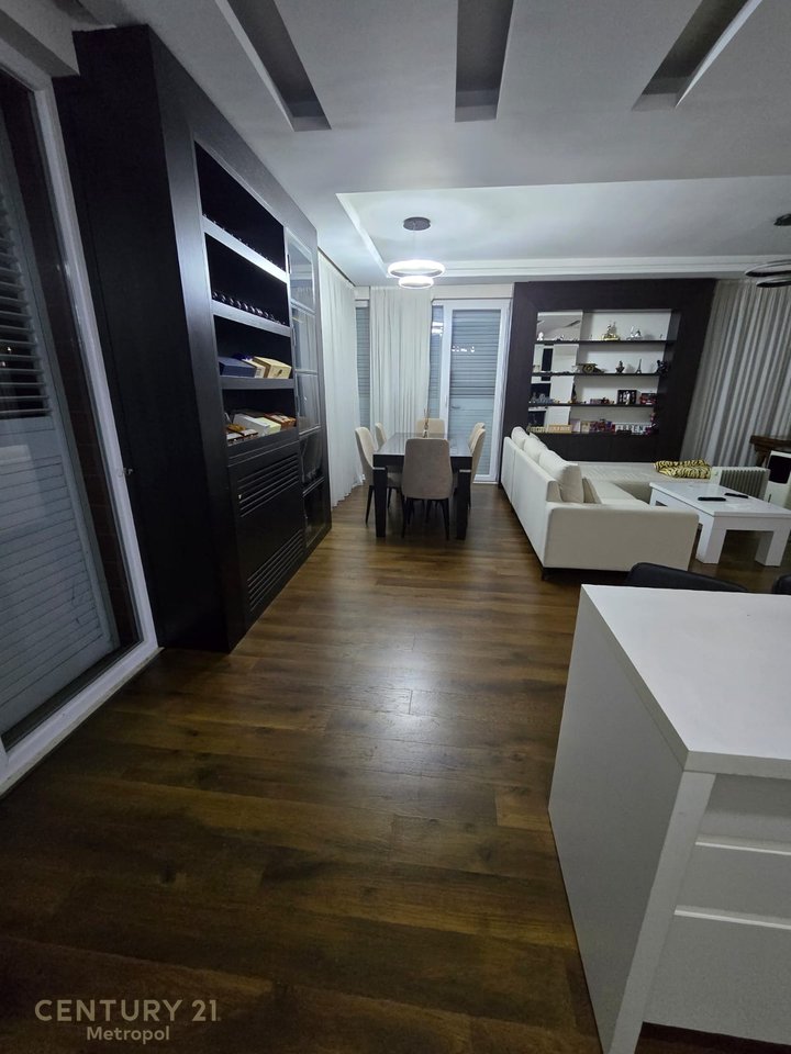 Apartament 2+1+2 + Post Parkimi 
Per Qira, Stadiumi Selman Stermasi  Tiranë