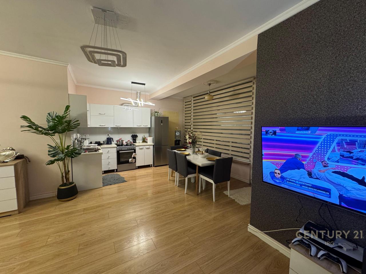 Apartament 3+1+2 tek Kodra e Diellit!!