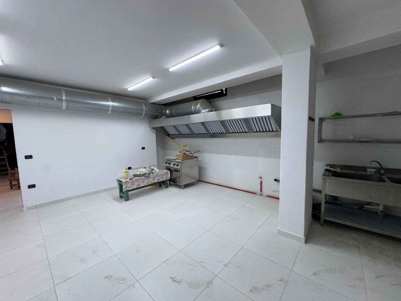 BAR-RESTORANT PER QIRA NE RADHIME,PAMJE E HAPUR NE DET!